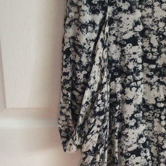 💥💥riki2💥💥.             BLACK AND WHITE ABSTRACT MINI DRESS - Picture 3 of 5